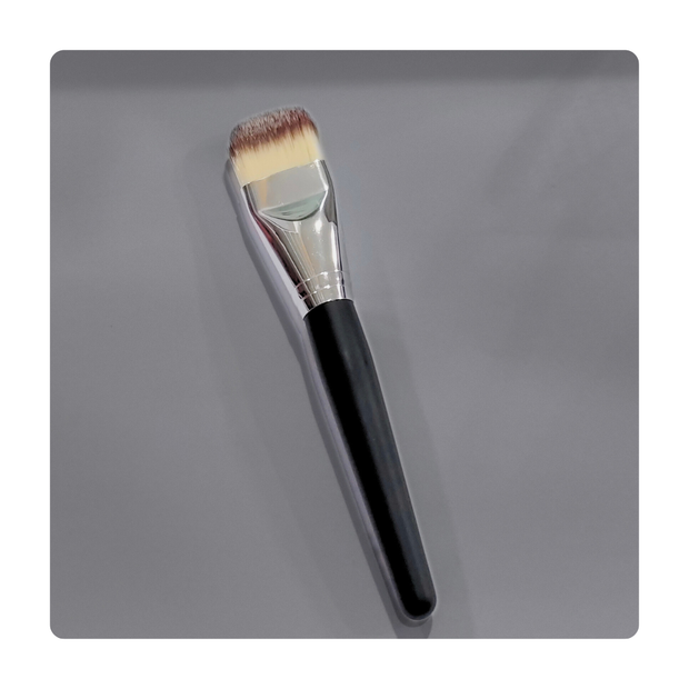 Glow Foundation Brush, 1pc